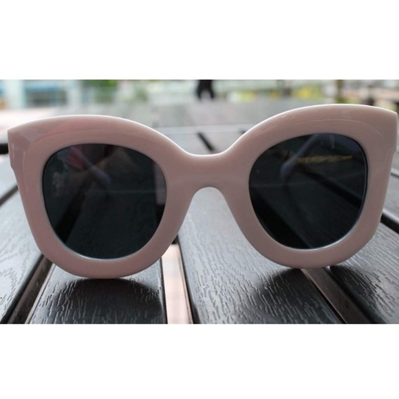 BROADWAY ISTA WHITE BUTTERFLY WOMAN SUNGLASSES NWT